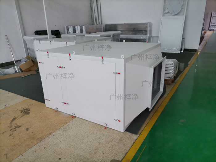 增壓新風(fēng)柜保證送入室內(nèi)的清新潔凈空氣，并可根據(jù)對(duì)新風(fēng)的特殊要求，配置高性能的初效過(guò)濾器或中效過(guò)濾器或高效過(guò)濾器。